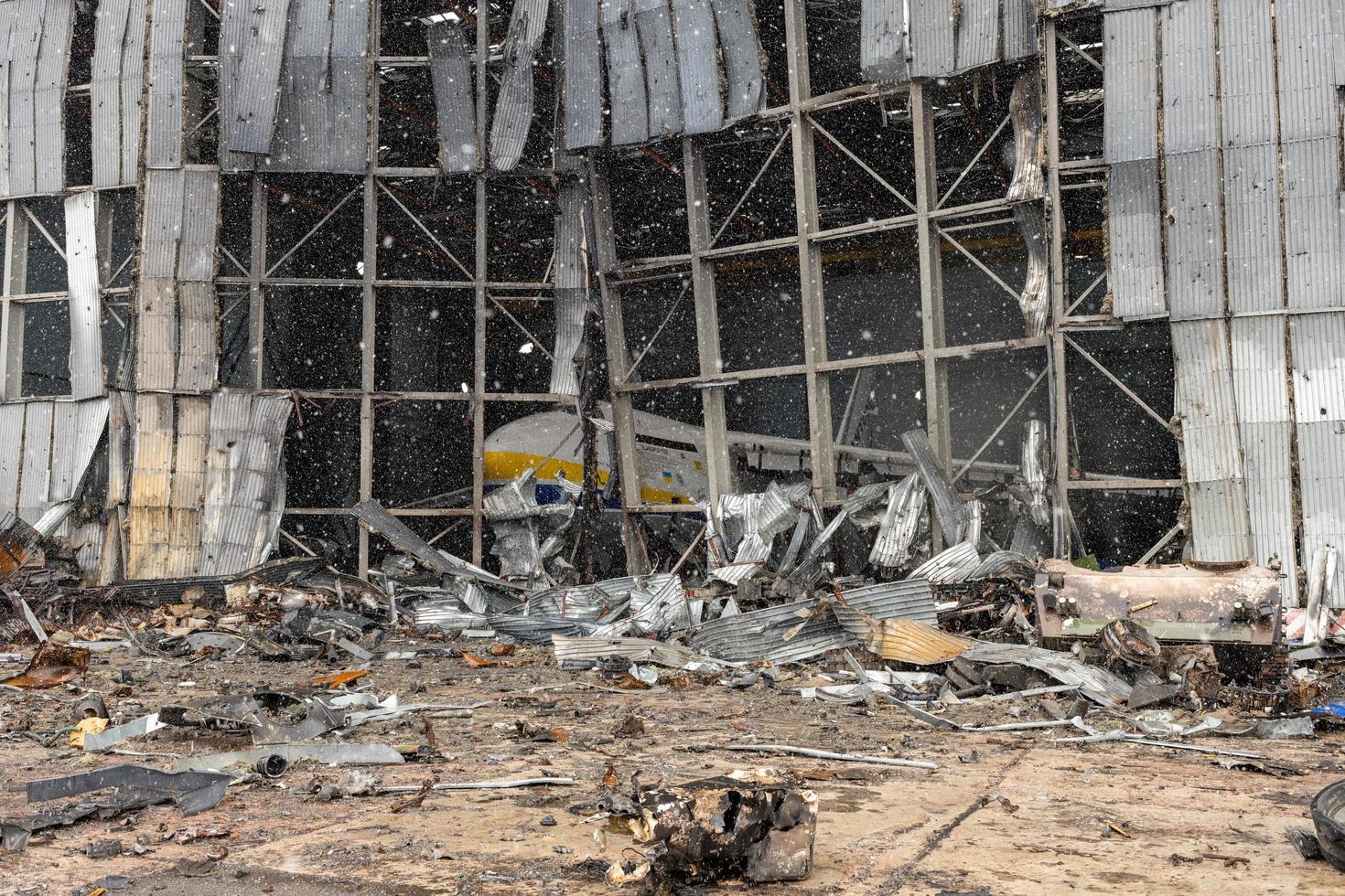 guerre détruite à l'aéroport d'ukraine par les troupes russes photo