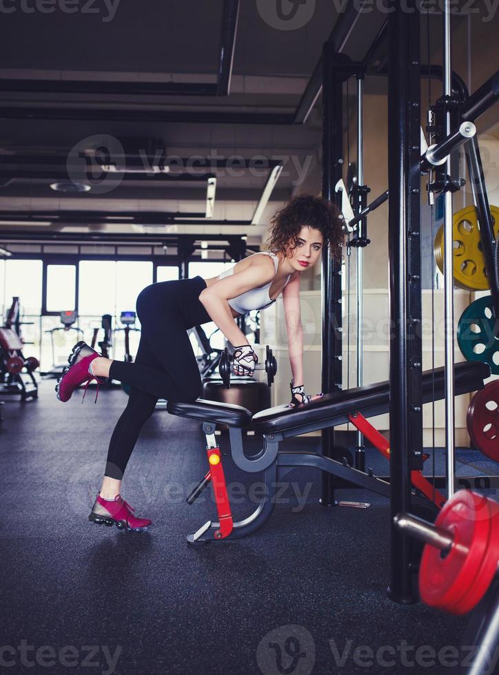 femme en legging faisant de l'exercice photo