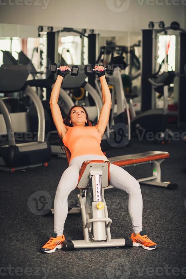 femme athlète faisant des exercices photo