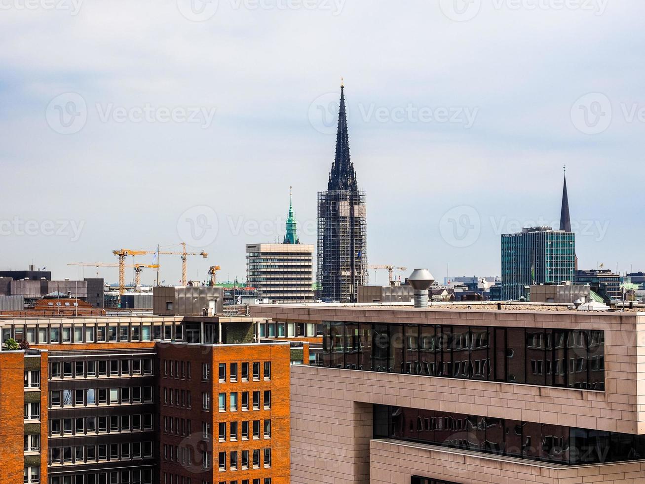 hdr vue sur la ligne d'horizon de hambourg photo