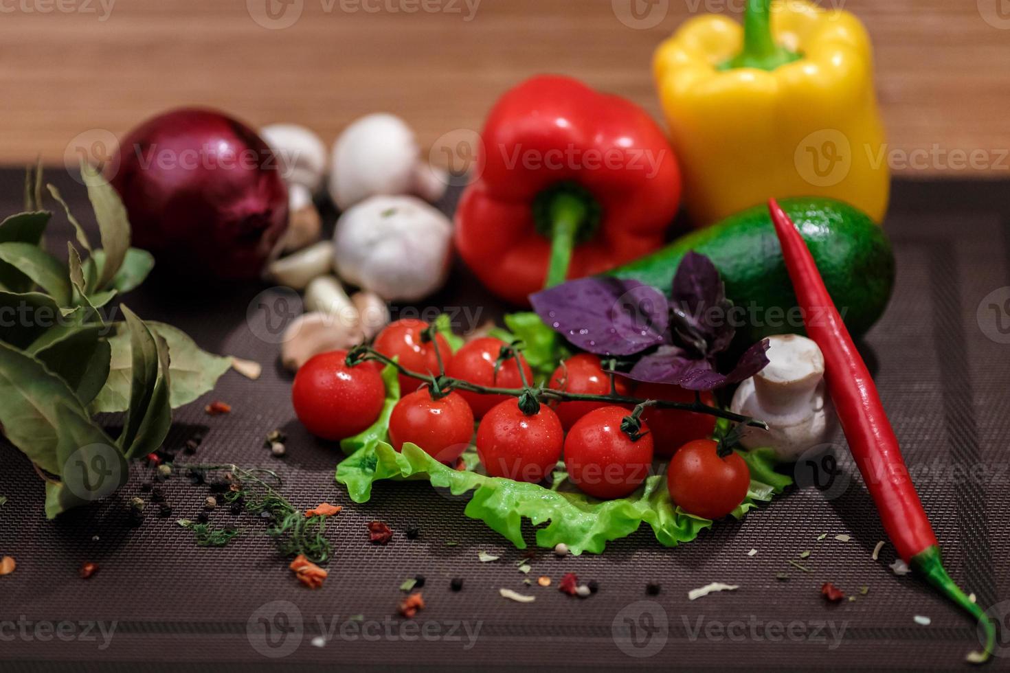 légumes frais et épices photo