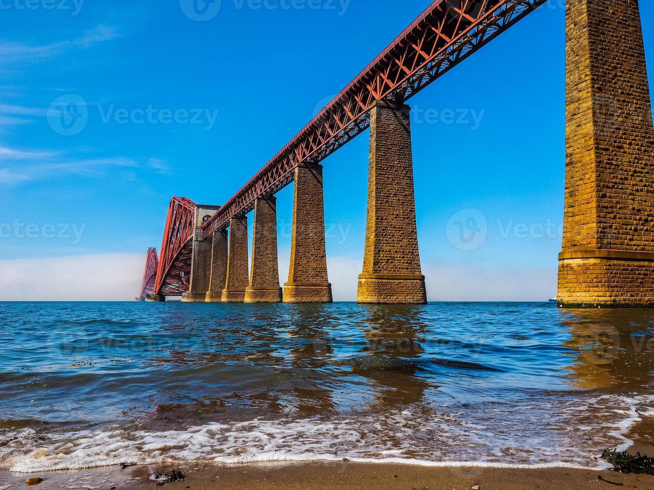 pont du quatrième hdr sur le Firth of Forth à Édimbourg photo