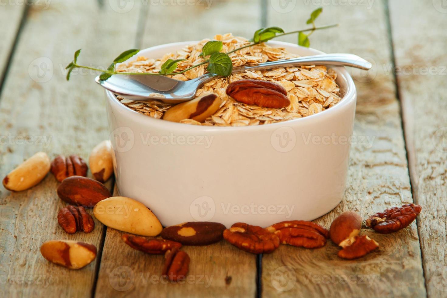 petit-déjeuner sain sur table en bois photo