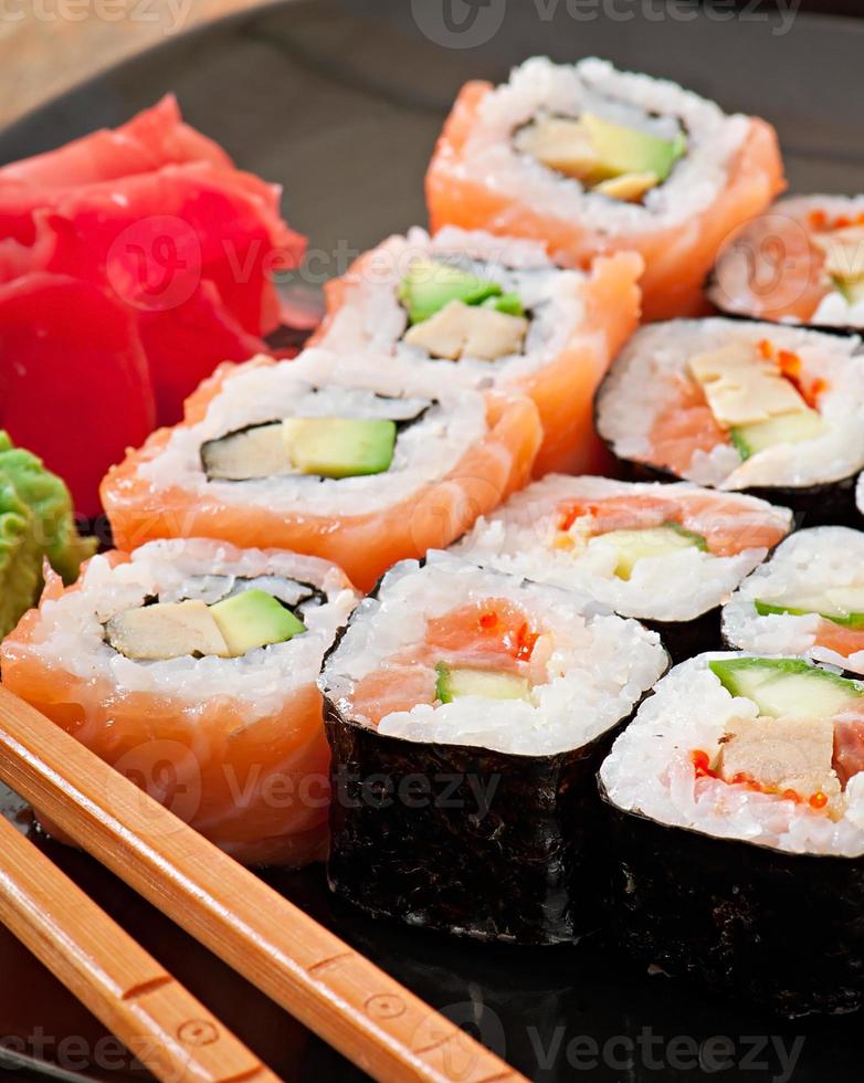 cuisine japonaise - sushi et sashimi photo