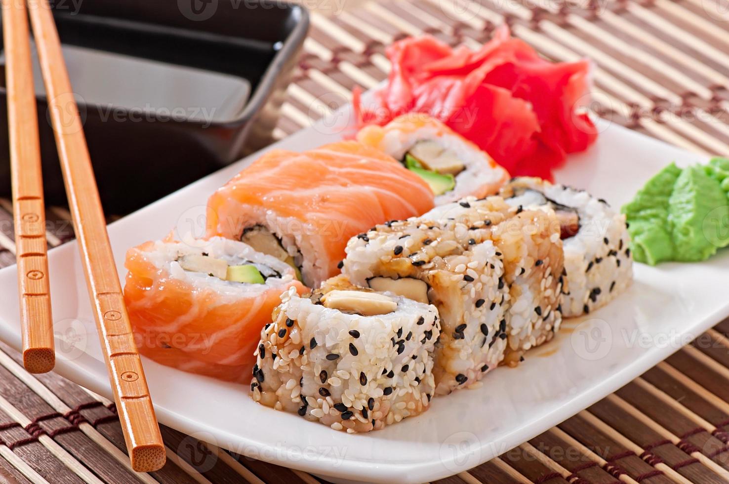 cuisine japonaise - sushi et sashimi photo