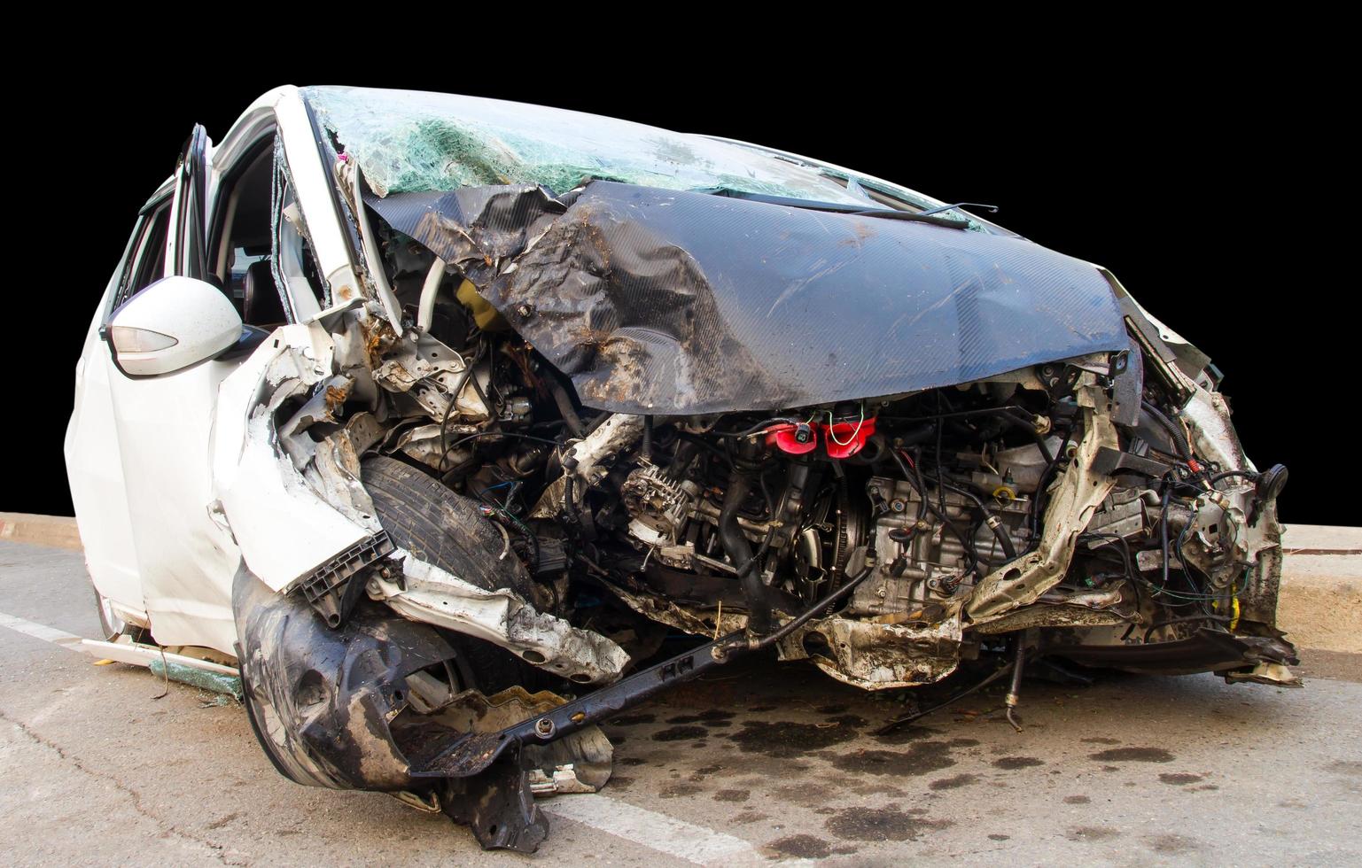 la voiture blanche a été démolie photo