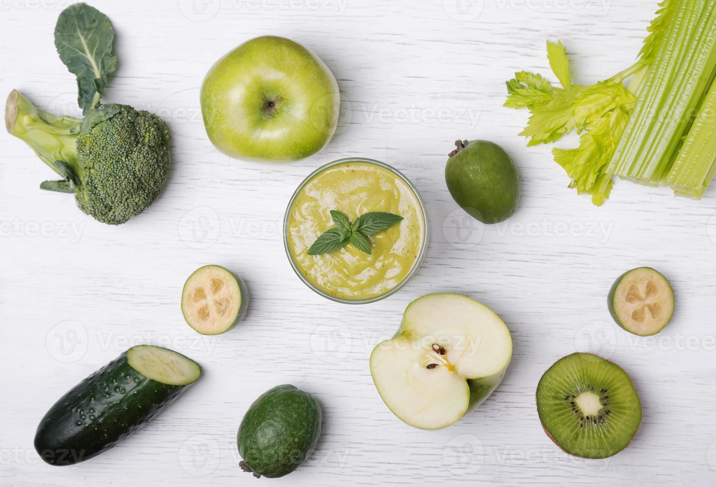 fruits et légumes de couleur verte photo