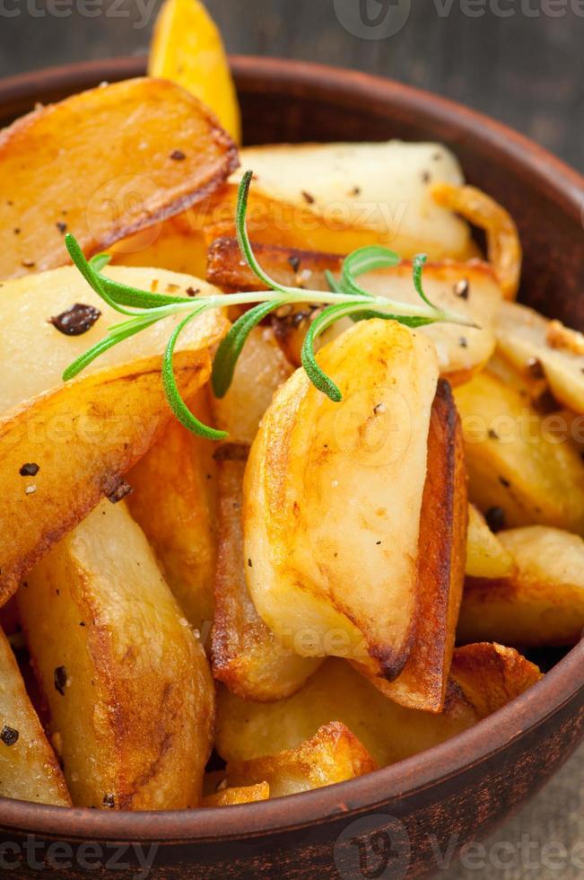 quartiers de pommes de terre frites photo