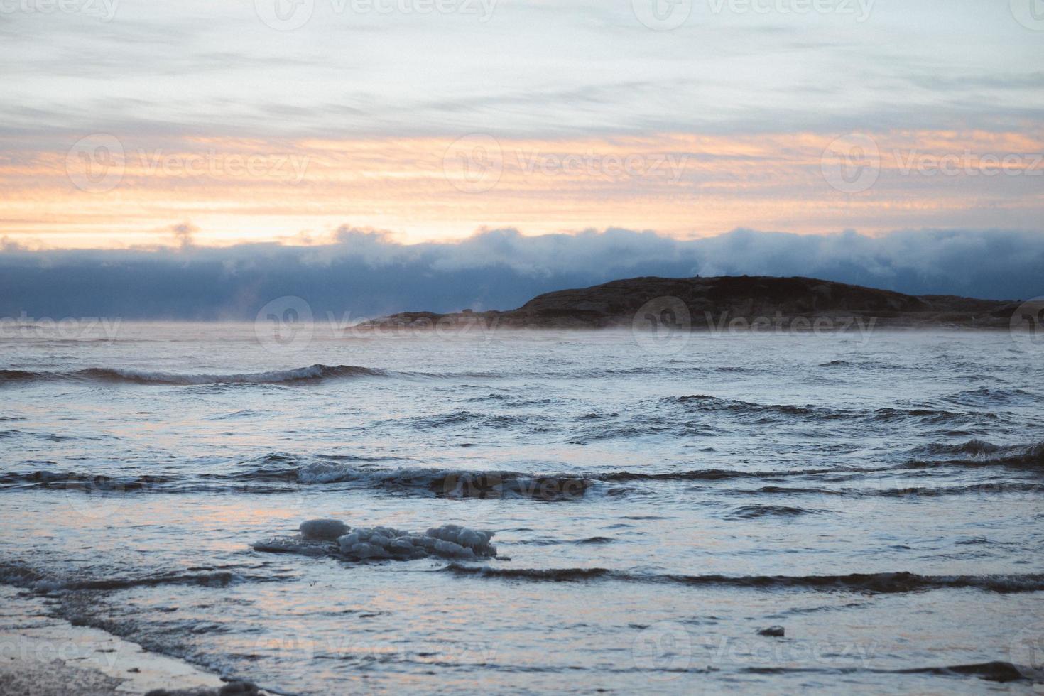 brouillard et vagues photo