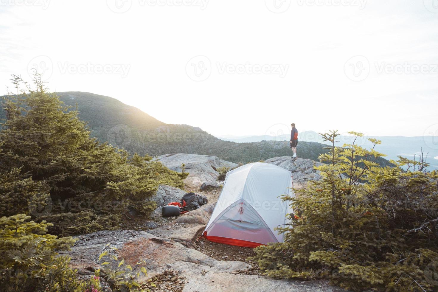 camper en montagne photo