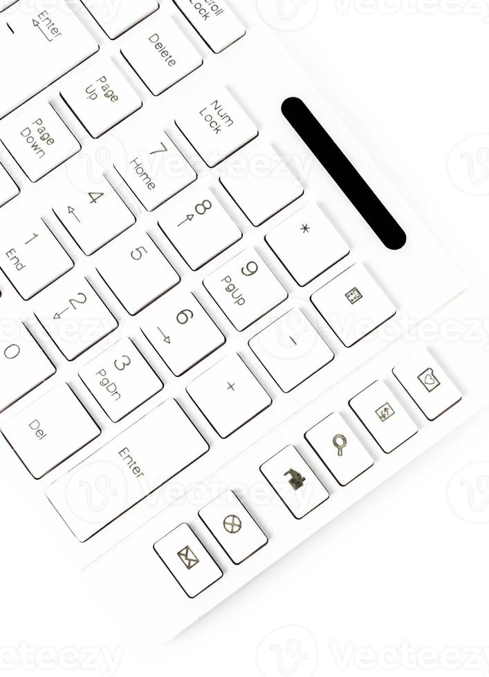 gros plan d'un clavier d'ordinateur. clavier blanc isolé photo