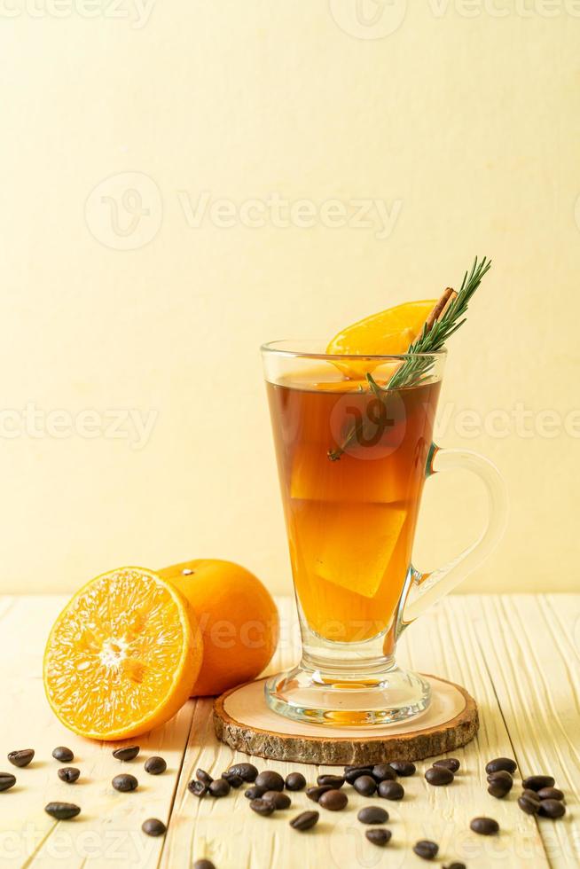 café noir avec jus d'orange et de citron photo