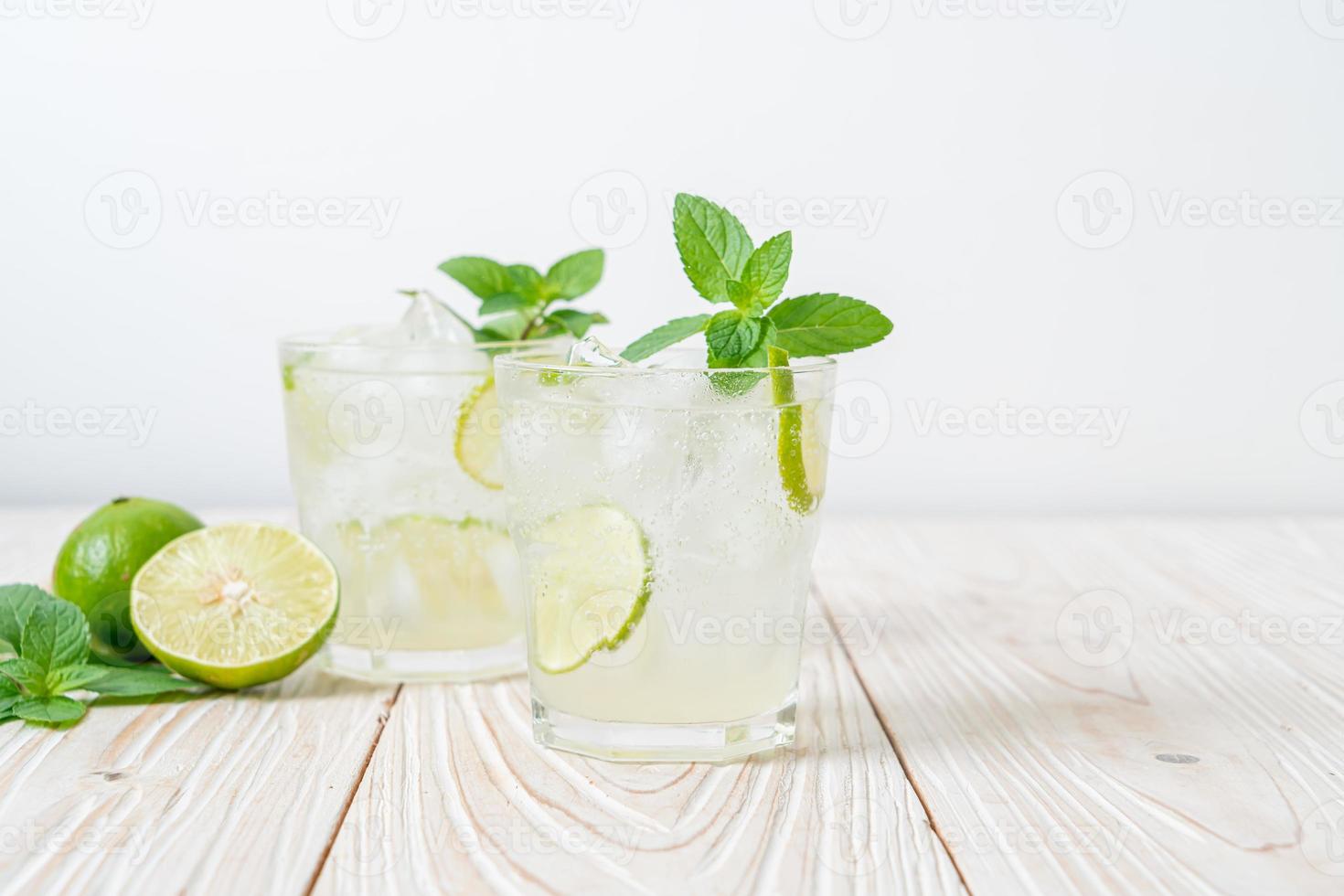 soda citron vert glacé à la menthe photo