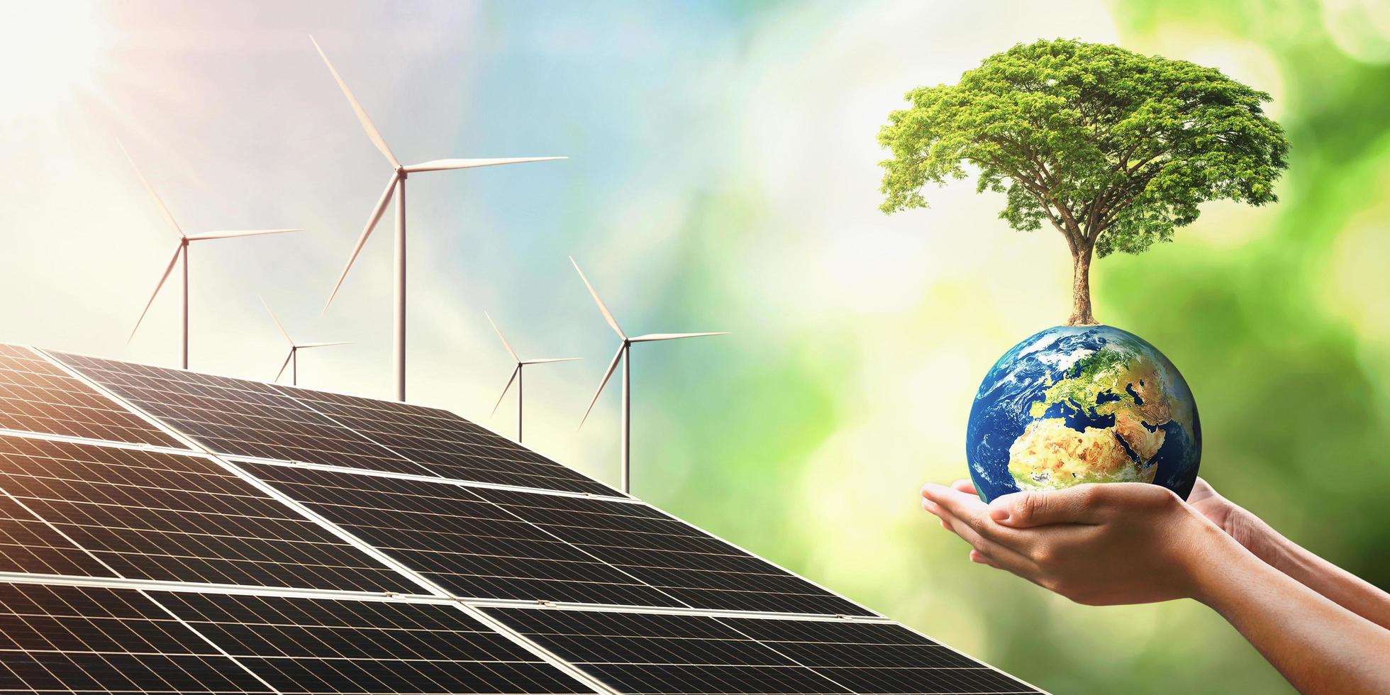 main tenant un arbre qui pousse sur un globe avec une cellule solaire et une turbine. concept d'énergie propre pour sauver le monde. éléments de cette image meublés nasa photo