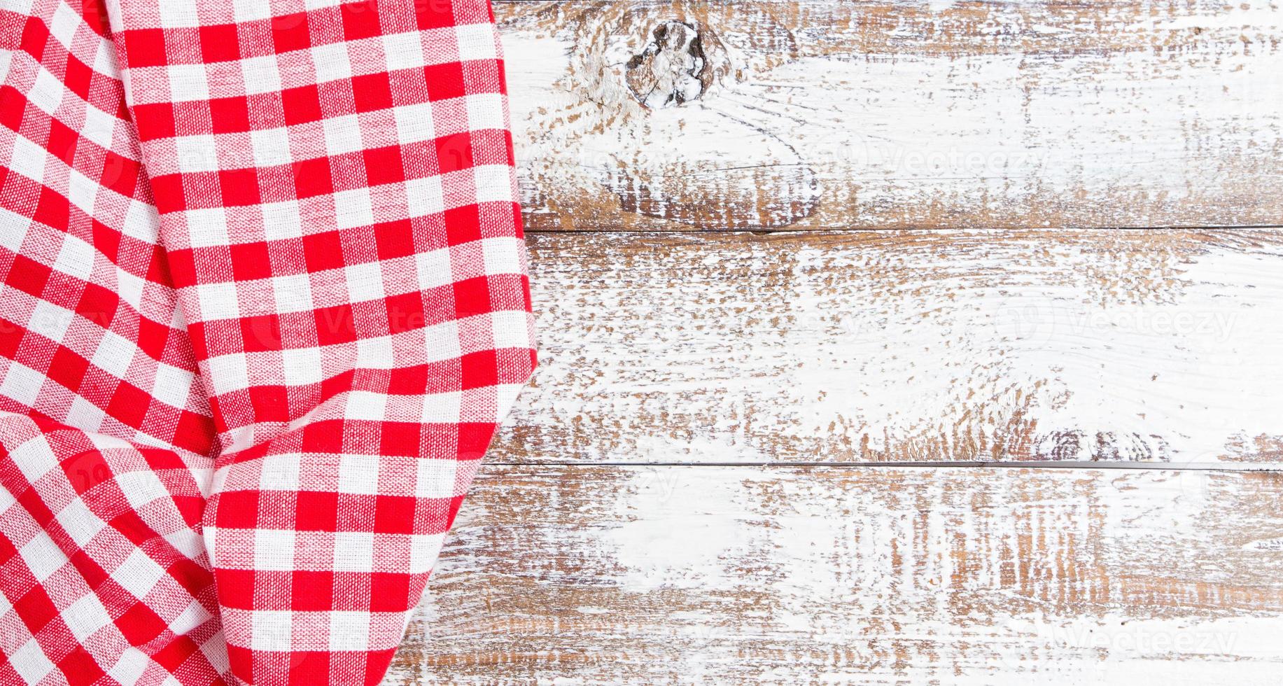 vue de dessus - nappe sur table en bois vide photo