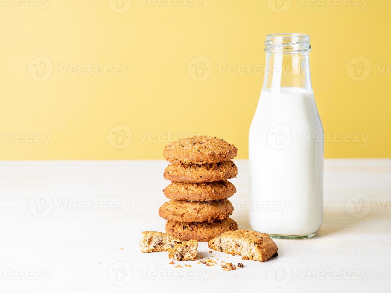 biscuits à l'avoine au chocolat et lait photo