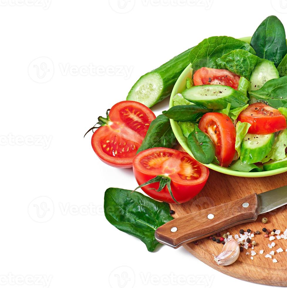 légumes frais sur le blanc avec espace pour le texte photo