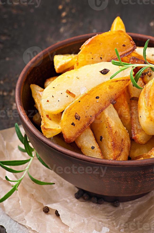 quartiers de pommes de terre frites photo