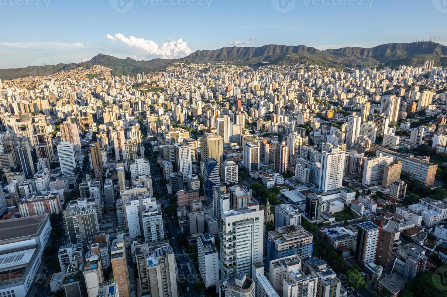 vue aérienne de la ville de belo horizonte, dans le minas gerais, au brésil. photo