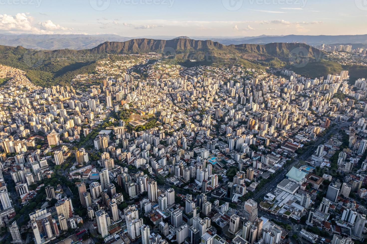 vue aérienne de la ville de belo horizonte, dans le minas gerais, au brésil. photo