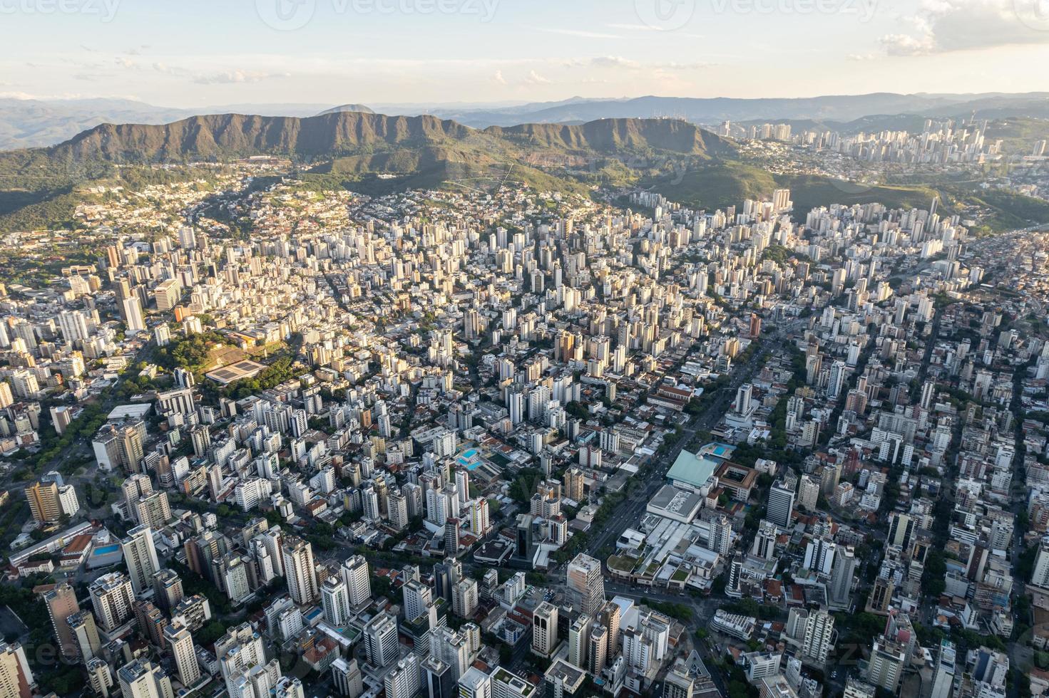 vue aérienne de la ville de belo horizonte, dans le minas gerais, au brésil. photo