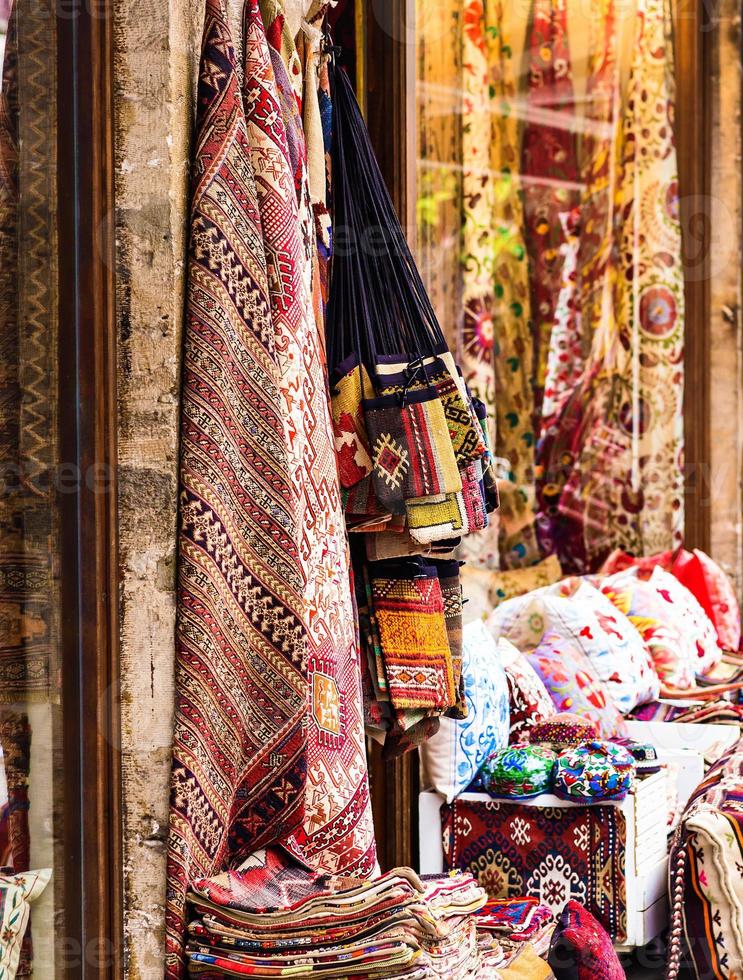 textiles dans le bazar à istanbul photo