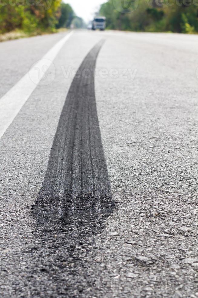 traces camion roue de frein flou. photo