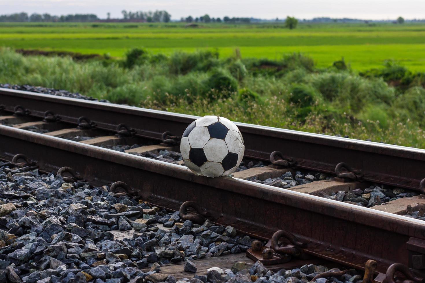 football ancien chemin de fer rural. photo