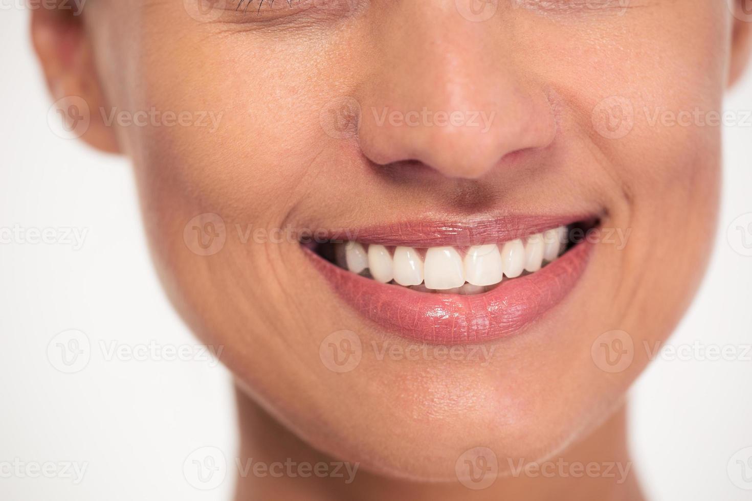 visage féminin souriant photo