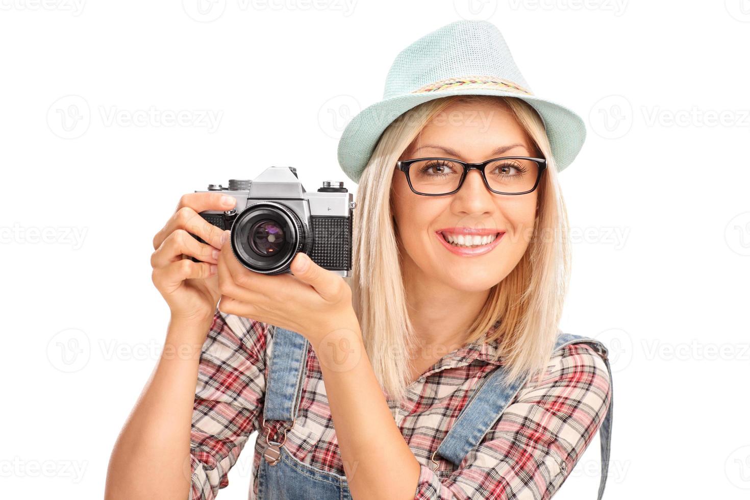 photographe femme tenant un appareil photo