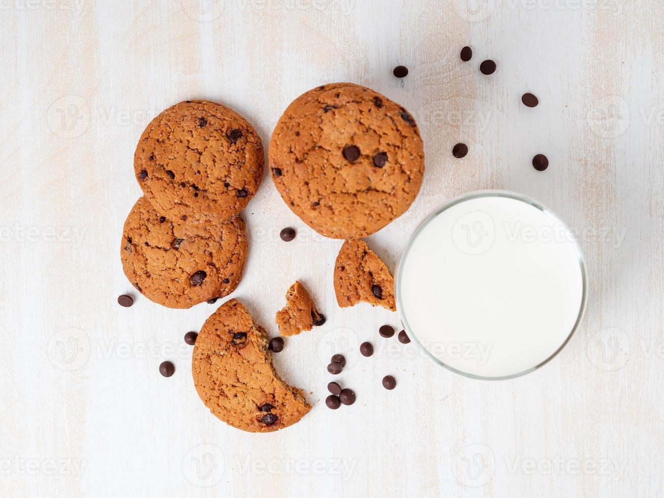 biscuits à l'avoine au chocolat et lait photo