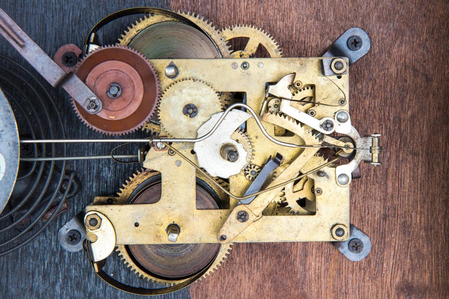 mécanisme de remontage d'horloge antique. photo