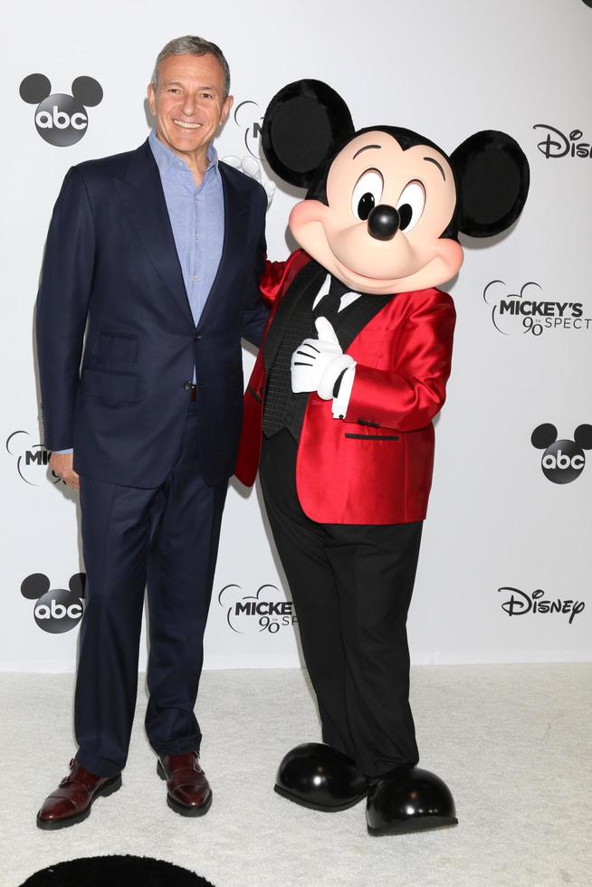 los angeles, oct 6 - bob iger, mickey mouse au mickeys 90e enregistrement spectaculaire au shrine auditorium le 6 octobre 2018 à los angeles, ca photo