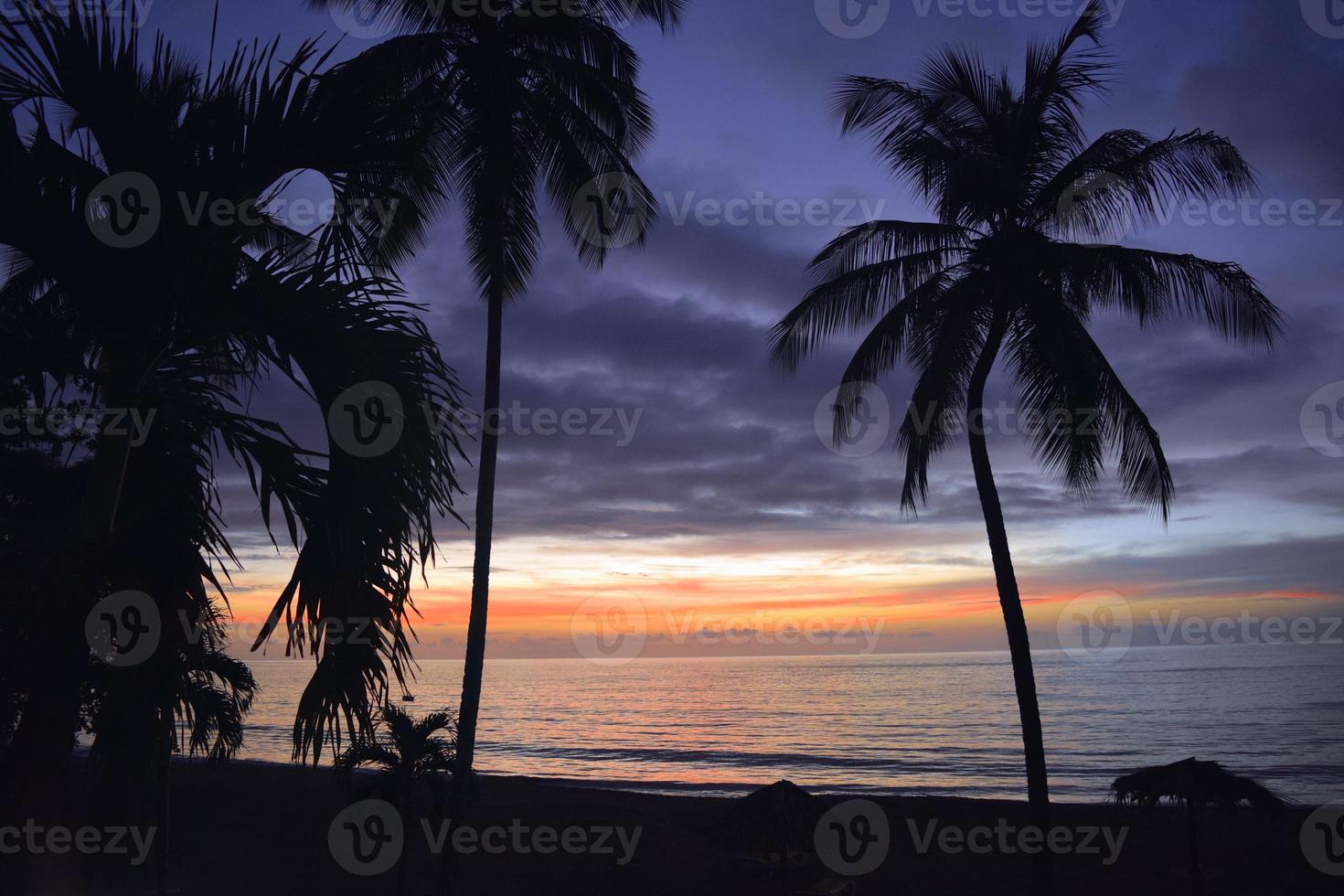 coucher de soleil tropical photo