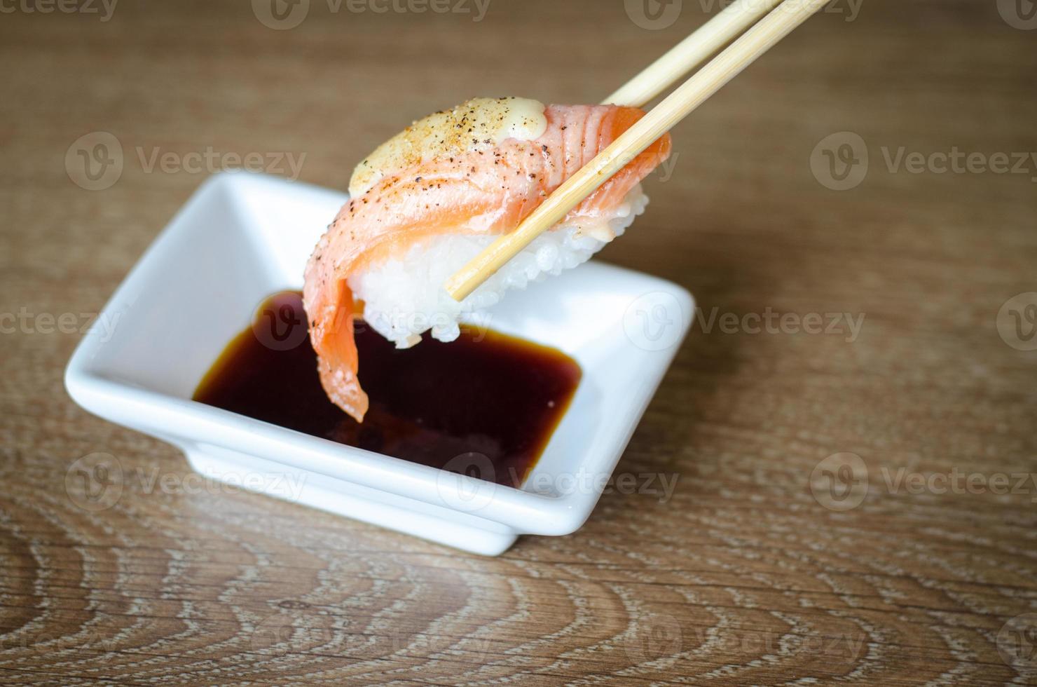 saumon sushi photo