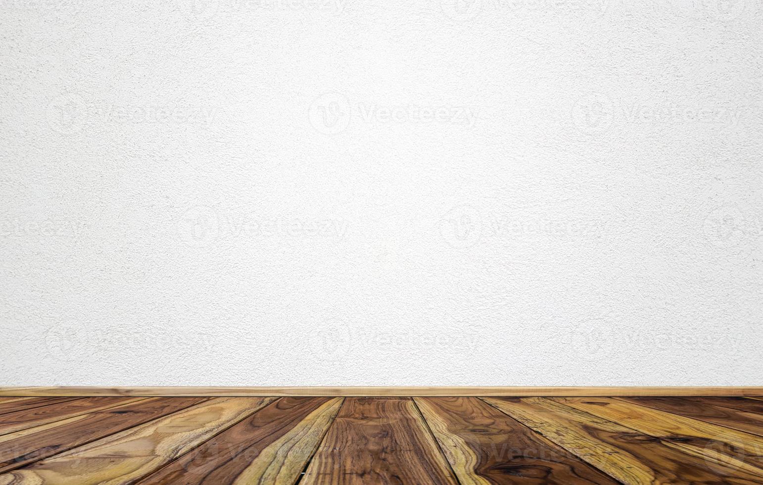 salle intérieure vide avec texture de mur de ciment blanc et motif de sol en bois marron. concept intérieur style vintage photo