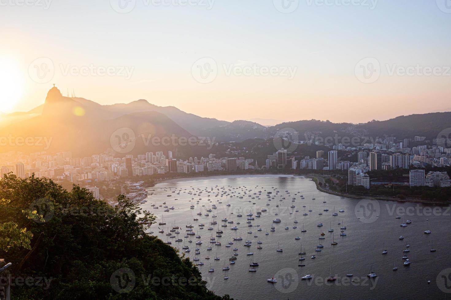 vue sur le pain de sucre, le corcovado et la baie de guanabara, rio de janeiro, brésil photo