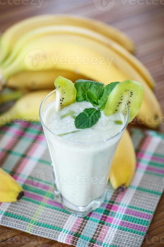 smoothie au kiwi et à la banane photo