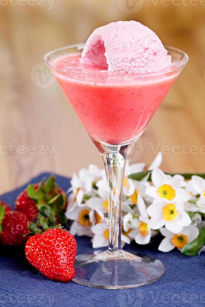 smoothie à la crème glacée aux fraises photo