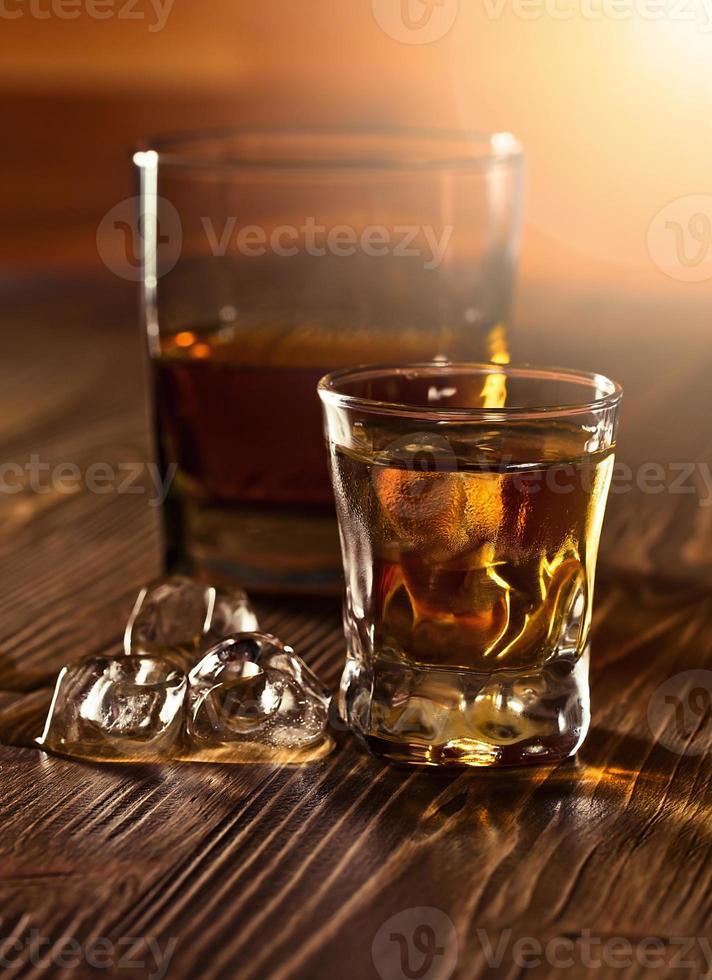 whisky et glace naturelle photo