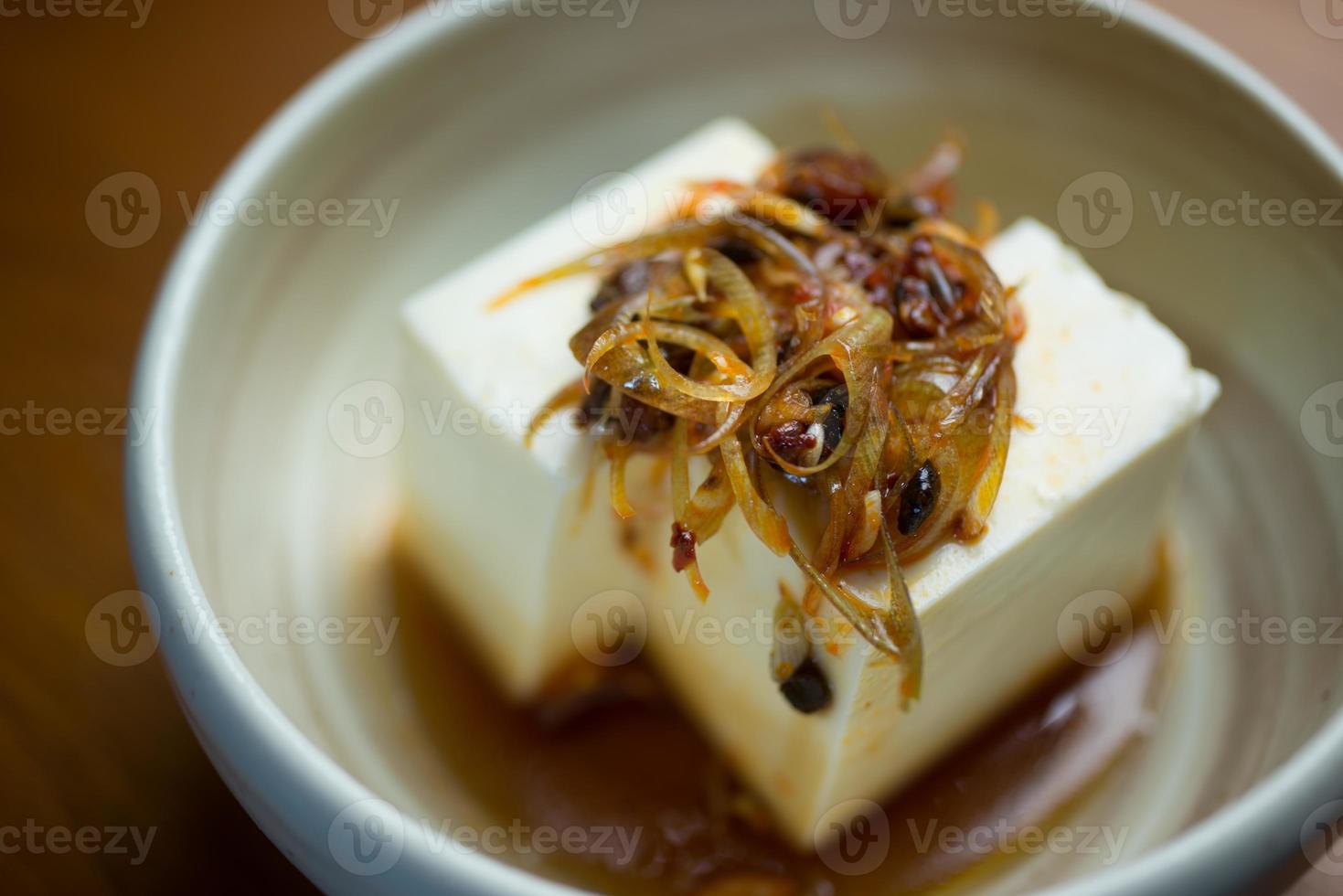 cuisine japonaise hiyayakko (tofu froid) photo