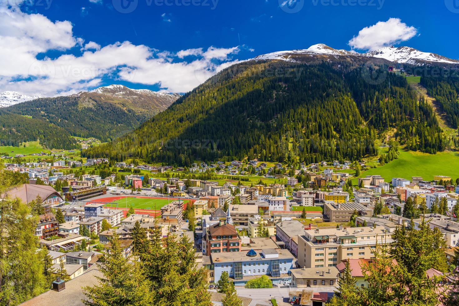 Maisons de village de ville dans les montagnes des Alpes, Davos, Graubuenden, s photo