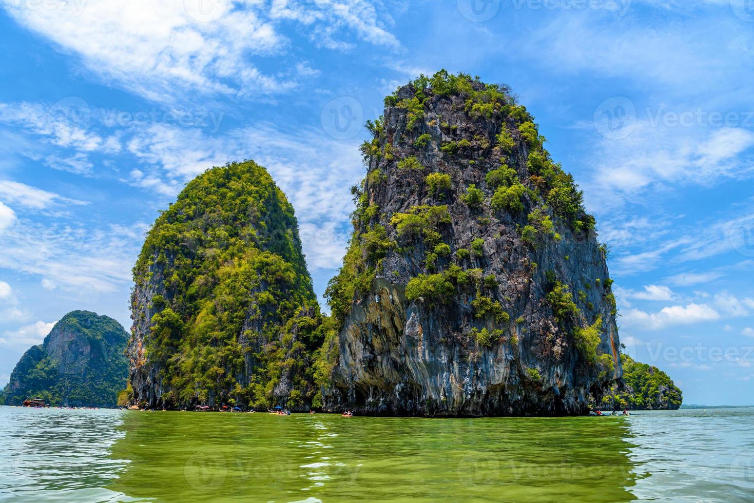 rochers sur l'île de james bond, khao phing kan, ko tapu, ao phang-ng photo