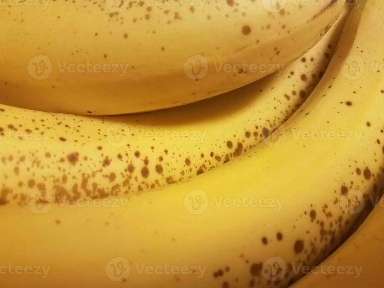 bananes jaunes avec des taches photo