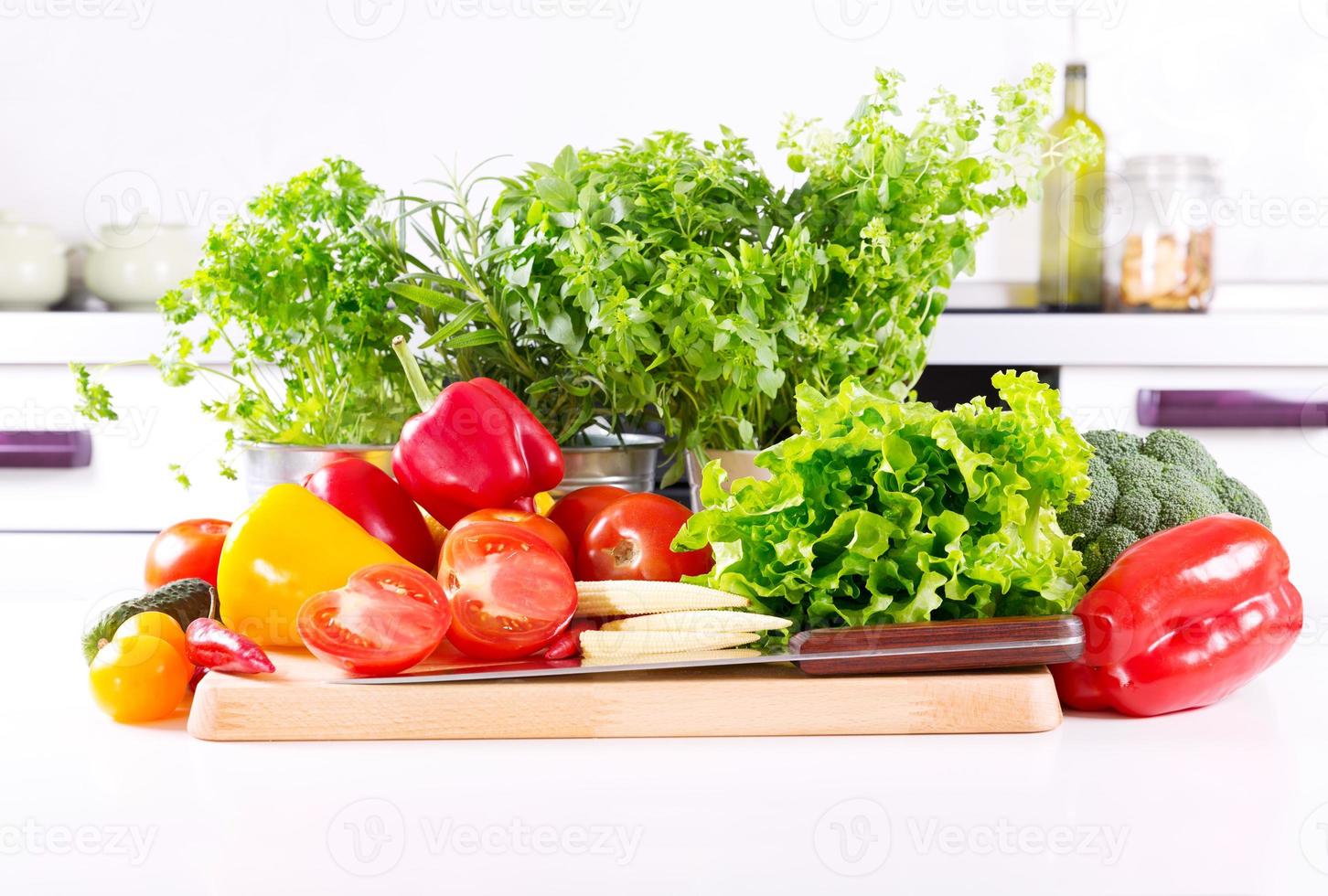 légumes frais dans la cuisine photo