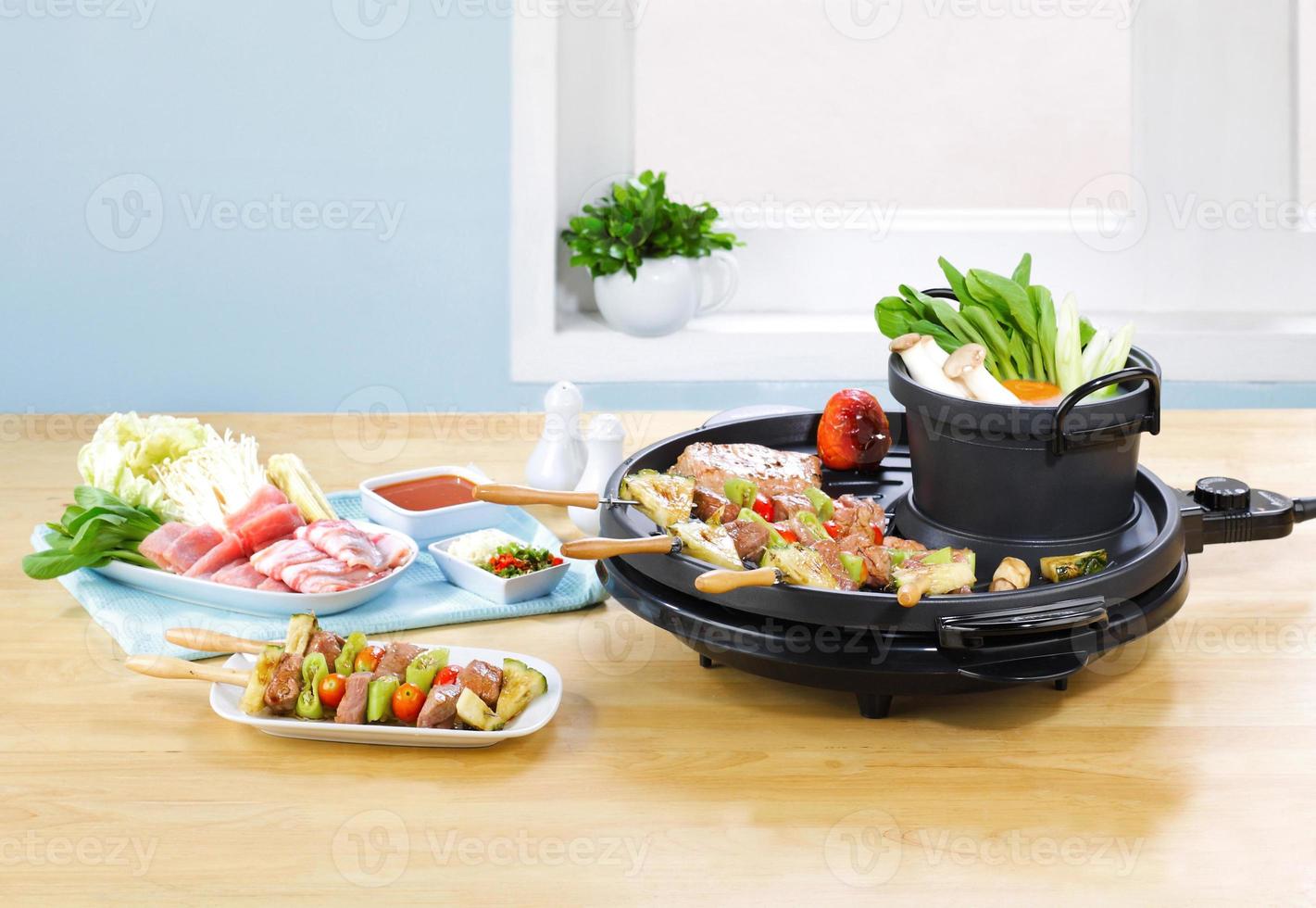 préparer des aliments barbecue dans une cuisine photo