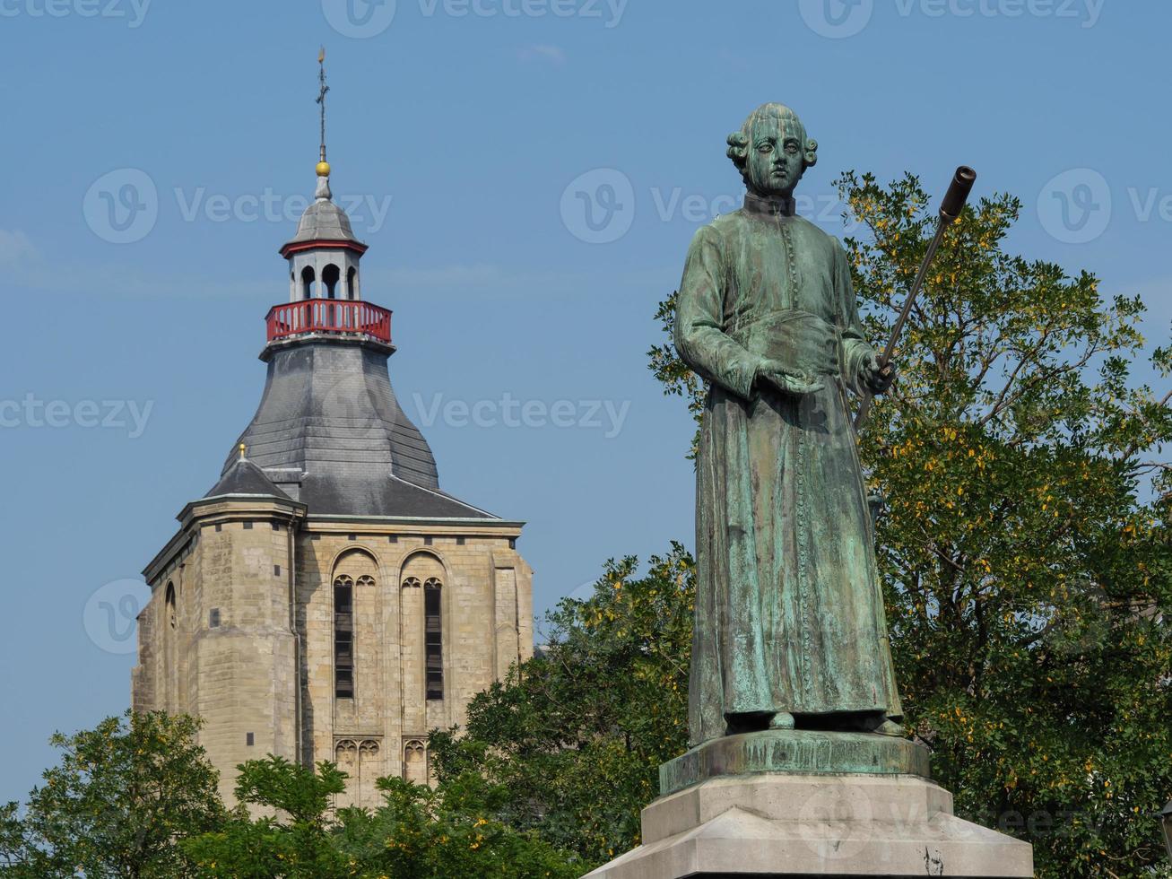 la ville de maastricht à la maas aux pays-bas photo