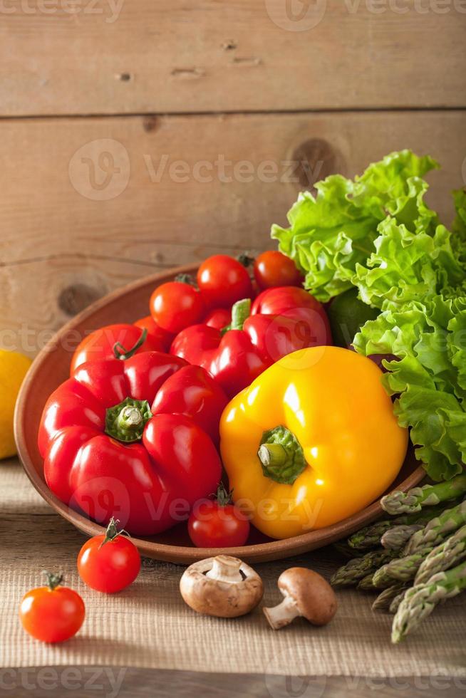 légumes tomate poivre avocat laitue asperges photo