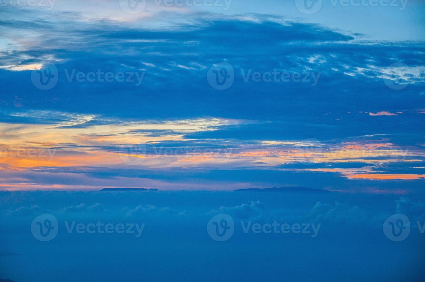 coucher de soleil avec les îles canaries, vue depuis le volcan teide photo