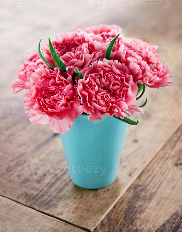 bouquet de fleurs oeillets roses photo